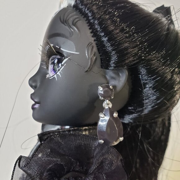 Beautiful Rainbow High Series 1 Grayscale Shanell Onyx Doll 11" Toy with Shoes - Picture 8 of 9